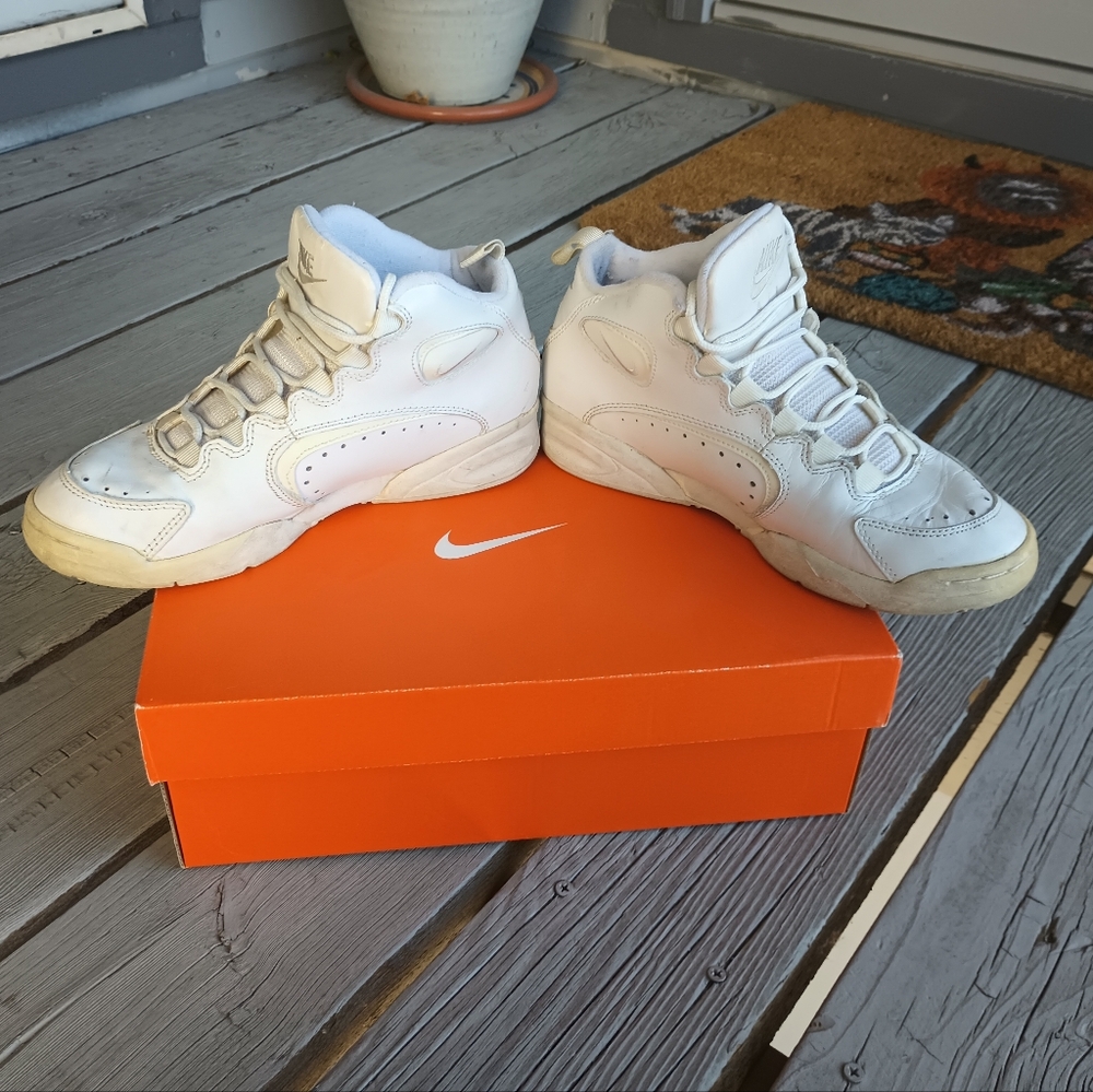 Nikes - Picture 2 of 7